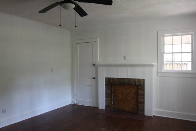 Building Photo - 911 W Society Ave