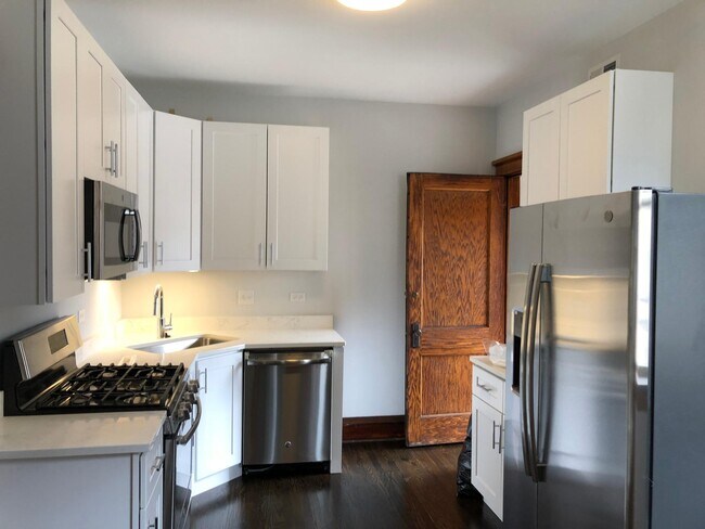 Kitchen - 831 Altgeld W St
