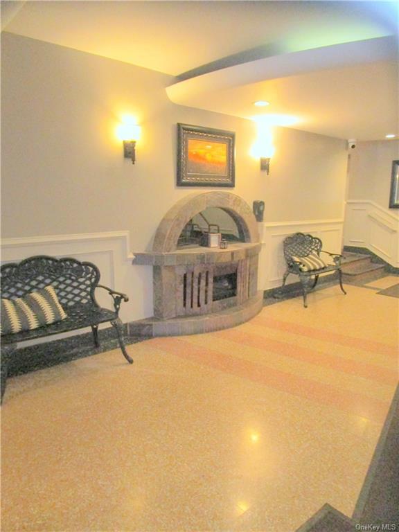 Foto del edificio - 595 McLean Ave