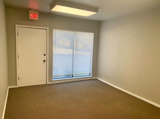 Building Photo - Great Office Space in Edmond with 4 Office...