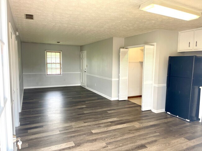 Foto del edificio - Welcome to this charming 1-bedroom, 1-bath...