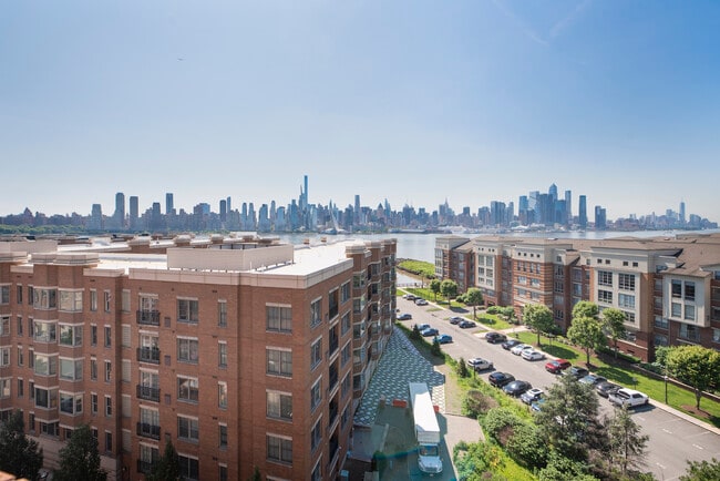 Building Photo - 55 Riverwalk