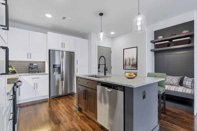 Foto del edificio - Cortland Peterson