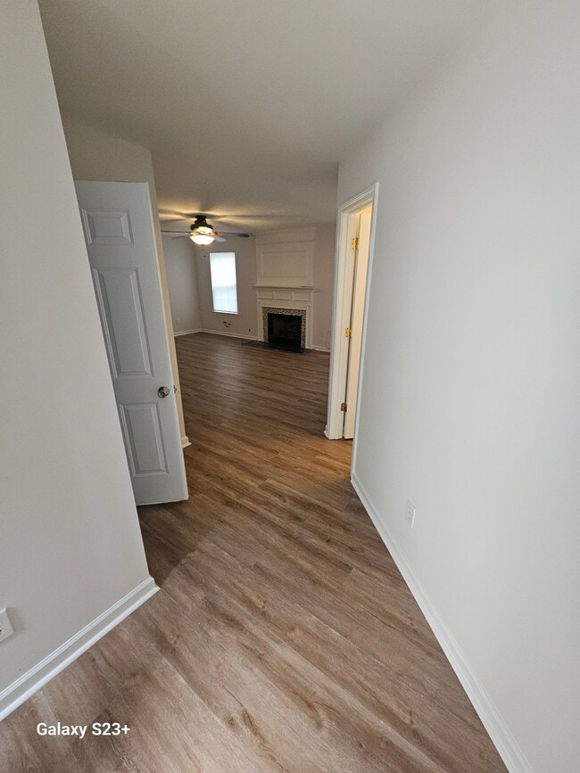 Building Photo - 304 Oak Cove Dr