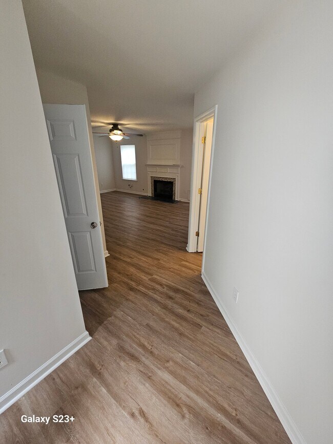 Foto del edificio - 304 Oak Cove Dr