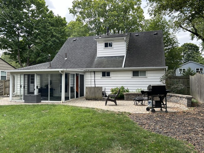 Building Photo - 946 Caniff Rd