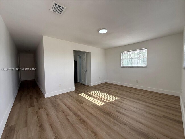 Foto del edificio - 8860 SW 32nd St