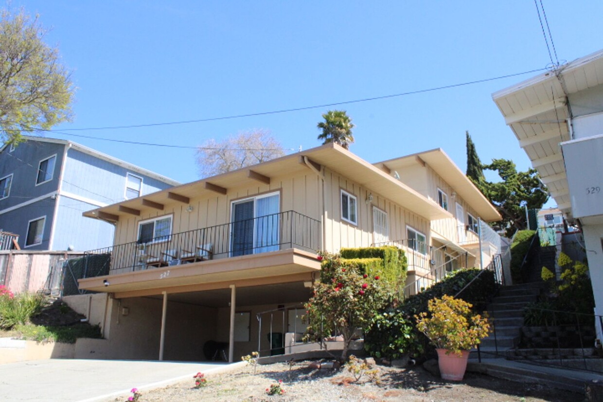 Primary Photo - 527 Vaqueros Ave