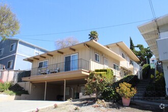 Building Photo - 527 Vaqueros Ave