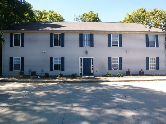 Foto del edificio - 2 Bedroom Upper Apartment by the Maple Ave...