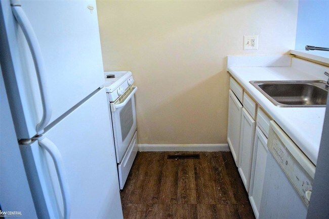 Building Photo - 8904 Shawn Dr