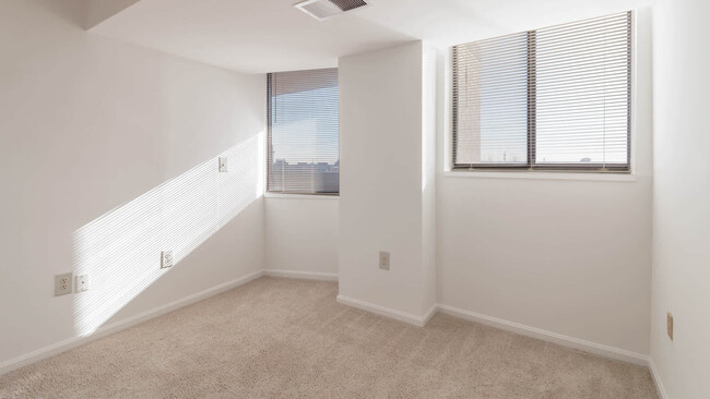 Carpeted Bedroom - Courthouse Plaza