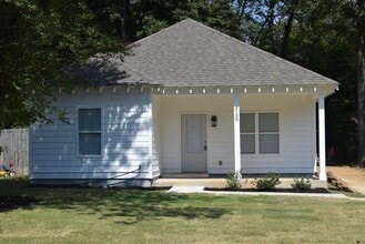 Building Photo - 3138 Chisca Ave