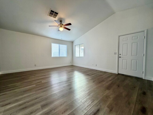 Foto del edificio - Light and Bright Henderson condo