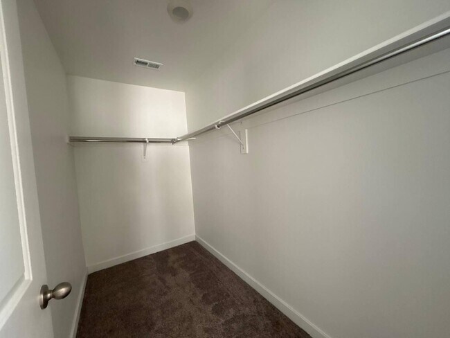 Foto del edificio - 1783 E Fall St