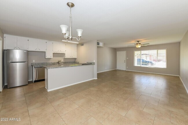 Foto del edificio - 8620 E Northland Dr