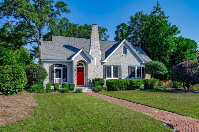 Foto del edificio - Large remodeled historic home now available!