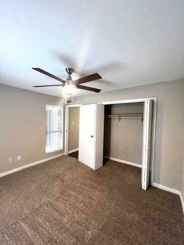 Foto del edificio - 10901 Meadowglen Ln