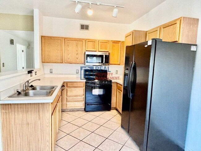 Foto del edificio - 8416 Pebble Creek Way