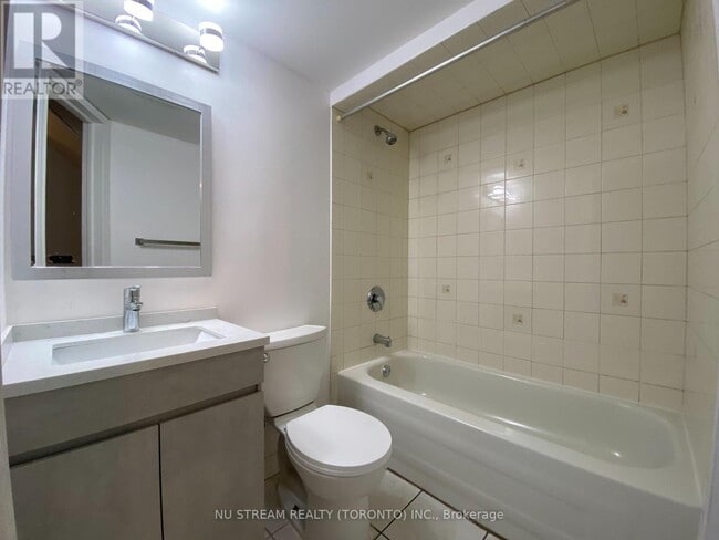 Building Photo - 30 Hickorynut Dr