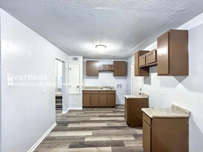 Foto del edificio - 4620 Sunnybrook St