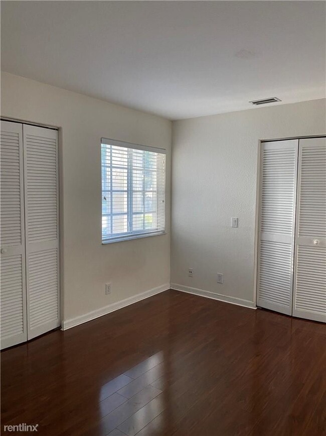 Building Photo - 3 br, 2 bath House - 528 Water Pt