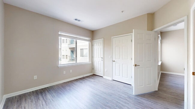 Interior Photo - 20 Lambourne