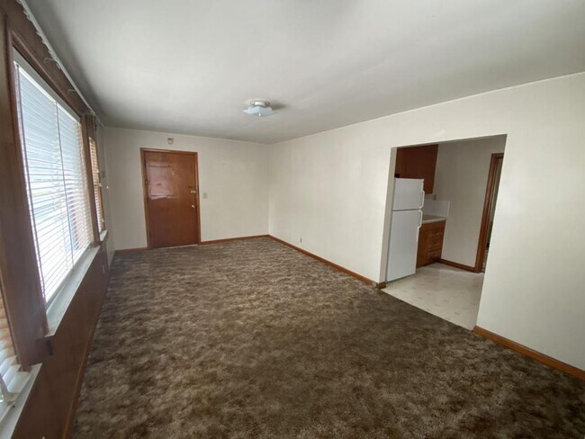 Building Photo - 4435 SE Belmont #2