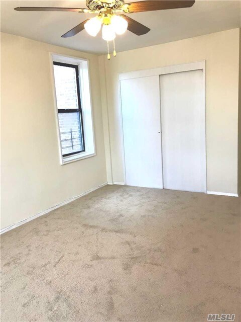 Foto del edificio - 88-30-88182 182nd St