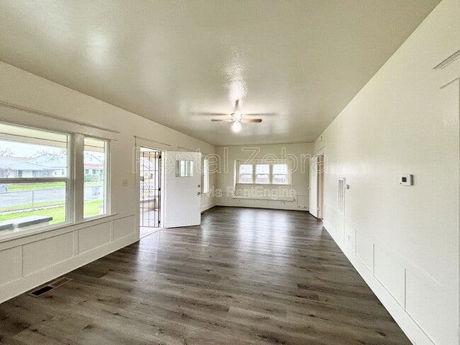 Building Photo - 107 W 19th St