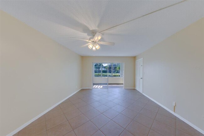 Foto del edificio - 8301 Bardmoor Blvd