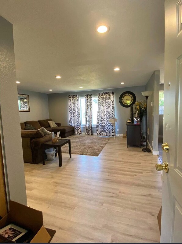 Foto del edificio - 3128 Woodleaf St NE