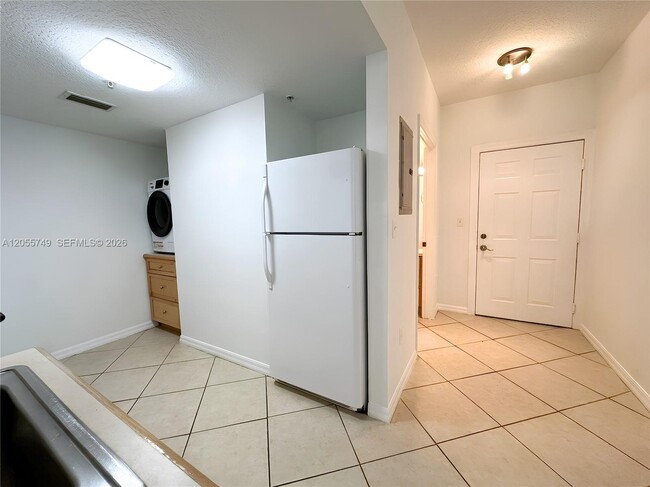 Building Photo - 2630 SW 28th St
