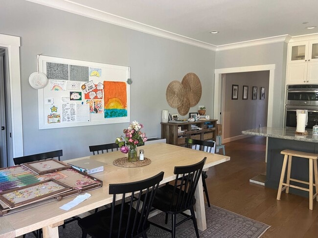 Foto del edificio - 263 Oakhurst Pl