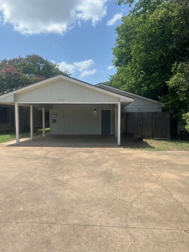 Building Photo - Close to Reicher School