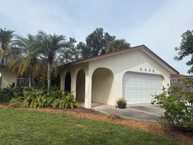 Building Photo - 4425 Ferris Ln