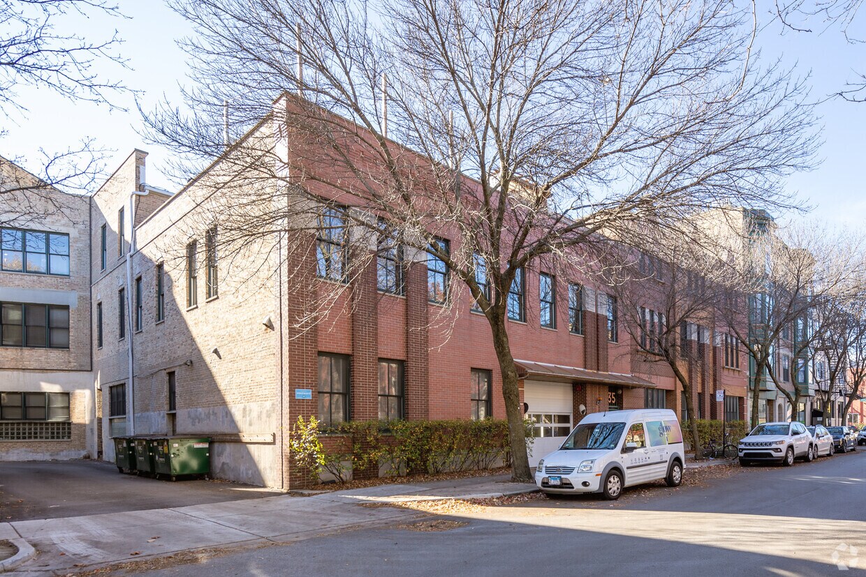 Primary Photo - George Court