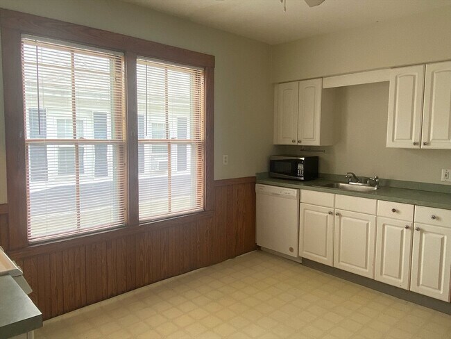 Building Photo - 133 Vernon St