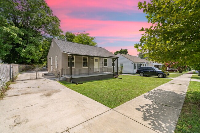 Foto del edificio - 2624 Woodbine Ave