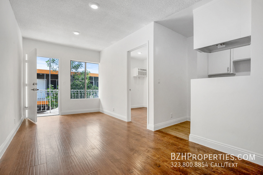 Primary Photo - Beautiful 1 Bedroom in Prime Hollywood