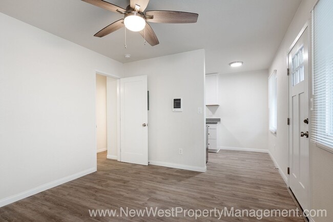 Building Photo - Renovated Sherman Heights 1 Bedroom! Small...