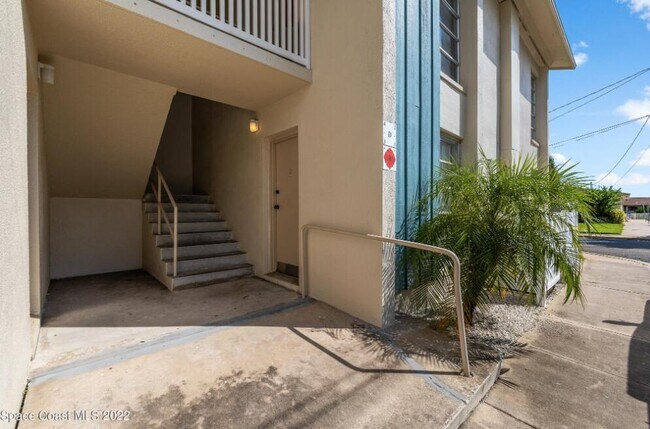 Foto del edificio - 250 N Banana River Dr