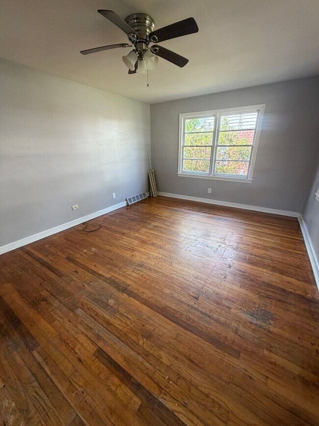 Foto del edificio - Large Home in Great Area