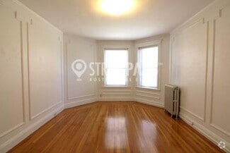 Building Photo - 96 Maple St