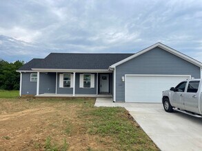 Building Photo - 488 Labrador Dr