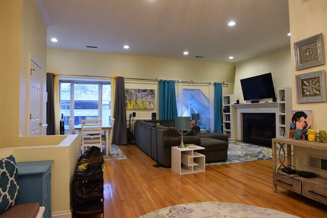 Foto del edificio - 1154-1156 N Dearborn St