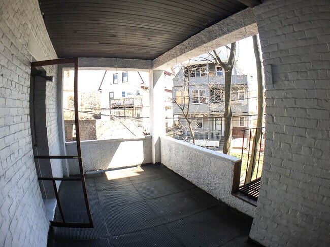 2nd floor - Private Balcony - 17 Radcliffe road