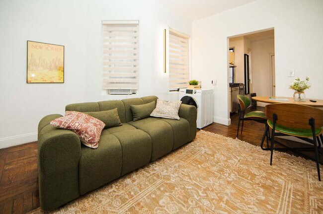 Foto del edificio - 715 E 5th St