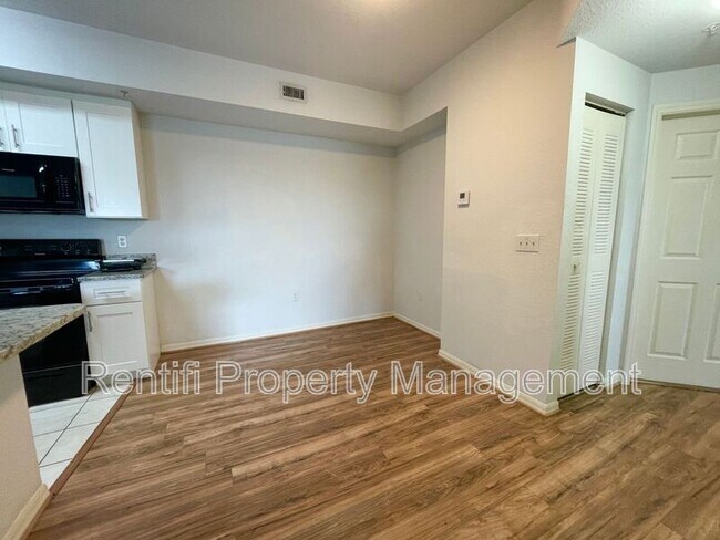 Building Photo - 6330 Aragon Way