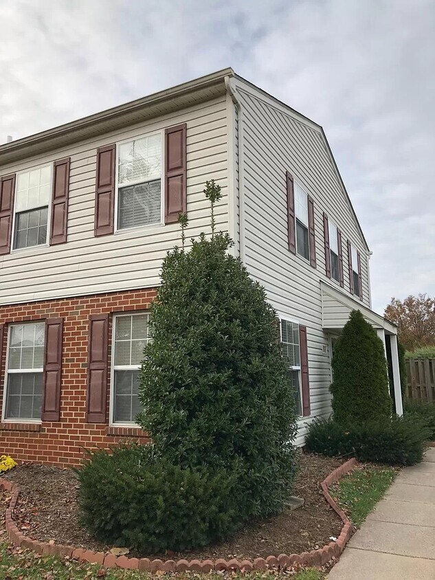 Foto principal - 511 Wellington Court